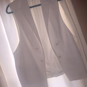 Summer sleeveless blazer in cream/off white